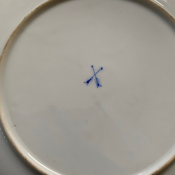 3 Sets of Lunch Plates and tea cups - Picture 10 of 11